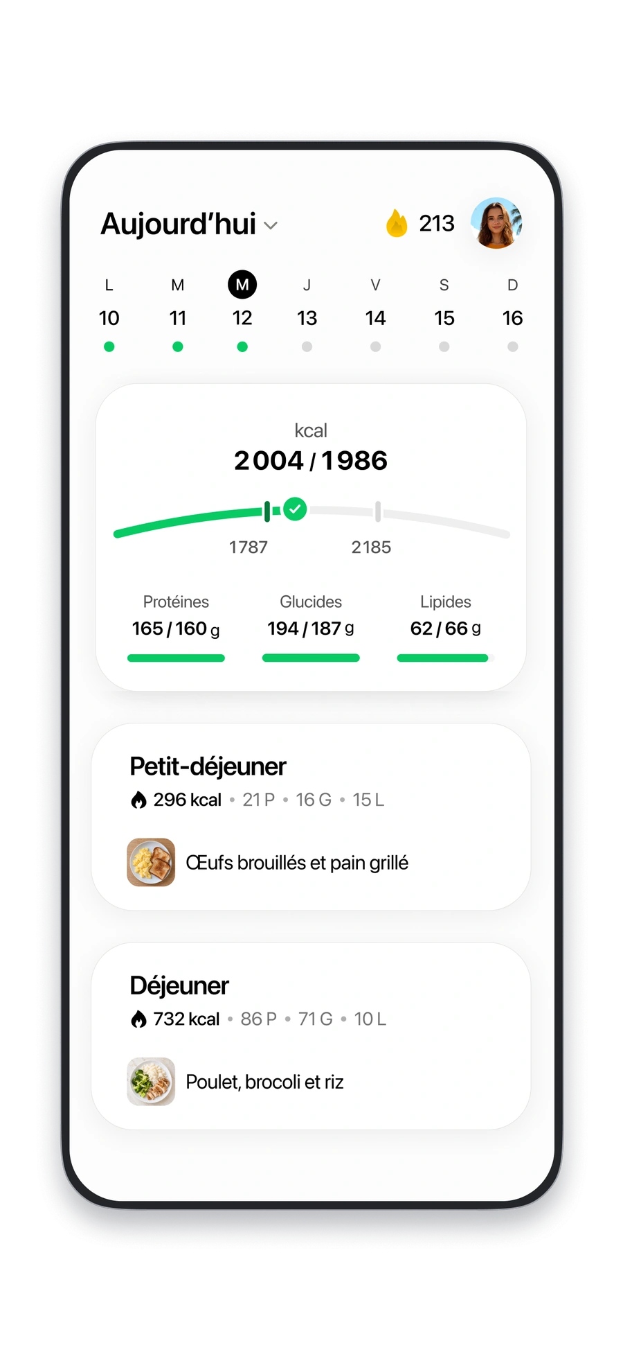 Tableau de bord des calories et des macros de Fitia avec les repas du jour